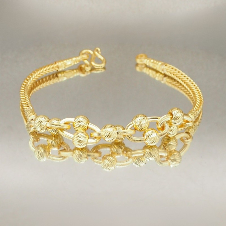 Luxurious 24k Gold Bracelet with Customizable Design