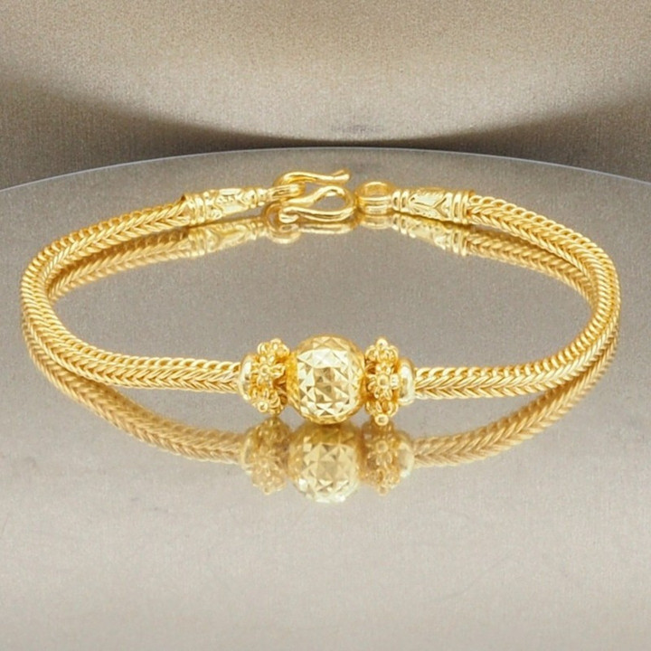 Luxurious 24k Gold Bracelet with Customizable Design
