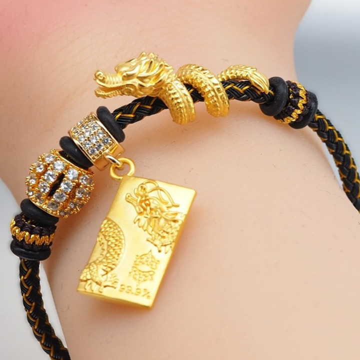 纯金盘绕龙形吊坠 | Anya珠宝