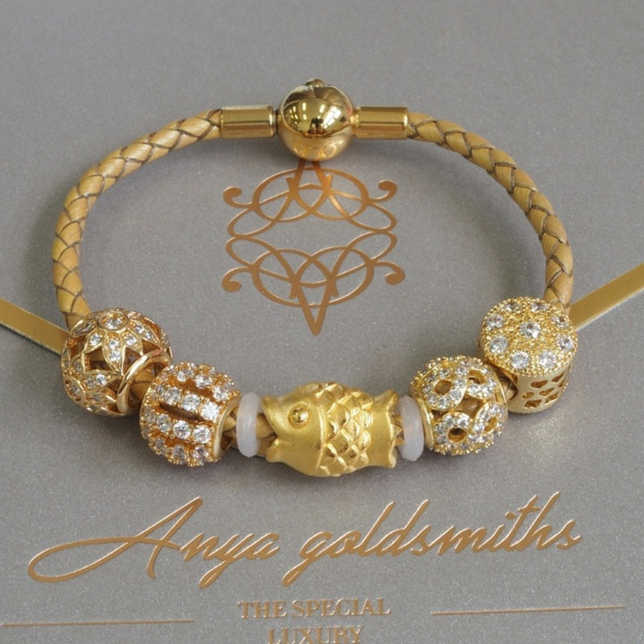 纯金安雅小鱼吊坠 - 小巧精致的礼物