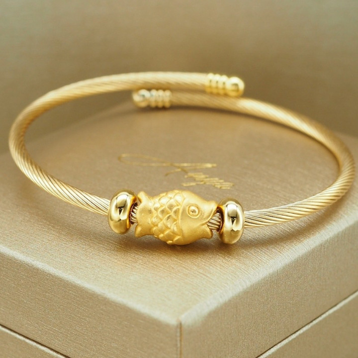 纯金安雅小鱼吊坠 - 小巧精致的礼物