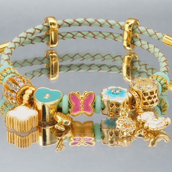 真金蝴蝶吊坠 | Anya 系列 | 奢华珠宝